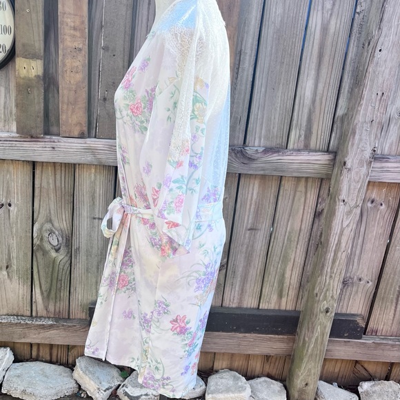 Linea Donatella Satin Robe with Lace Insets, 3/4L Sleeves; Size S/M - Picture 6 of 11